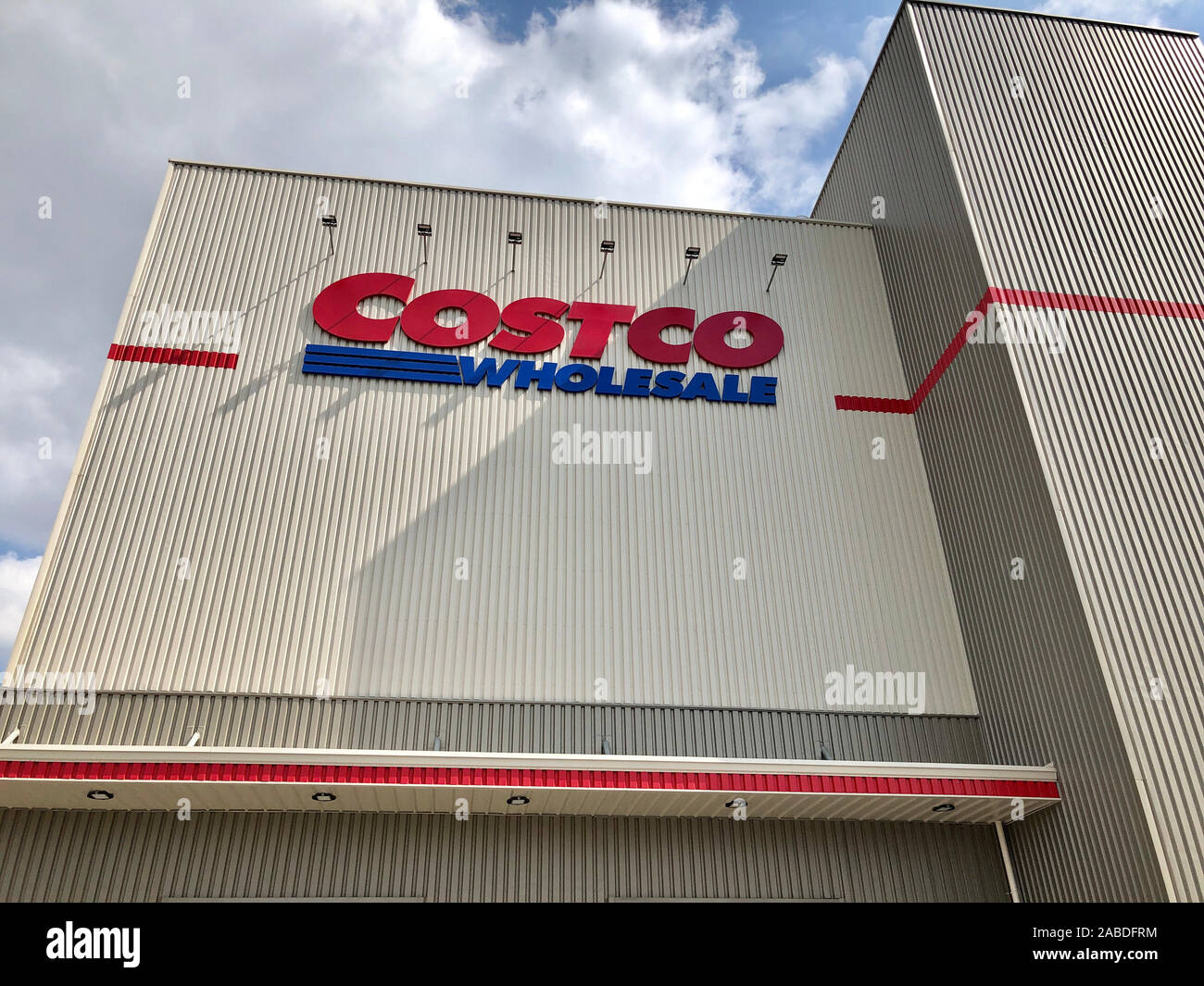 Costco supermarket hi-res stock photography and images - Alamy