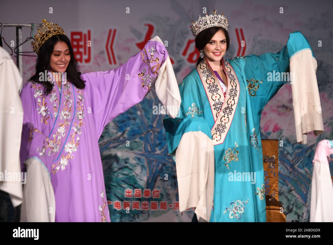 51 models who were participants of the grand final of the Miss Globalcity 2019 step into Jinan Peking Opera Theatre and experience Peking Opera by try Stock Photo