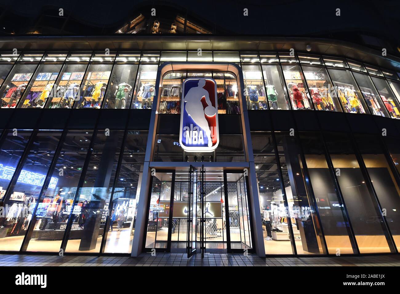 Nba store nyc hi-res stock photography and images - Alamy