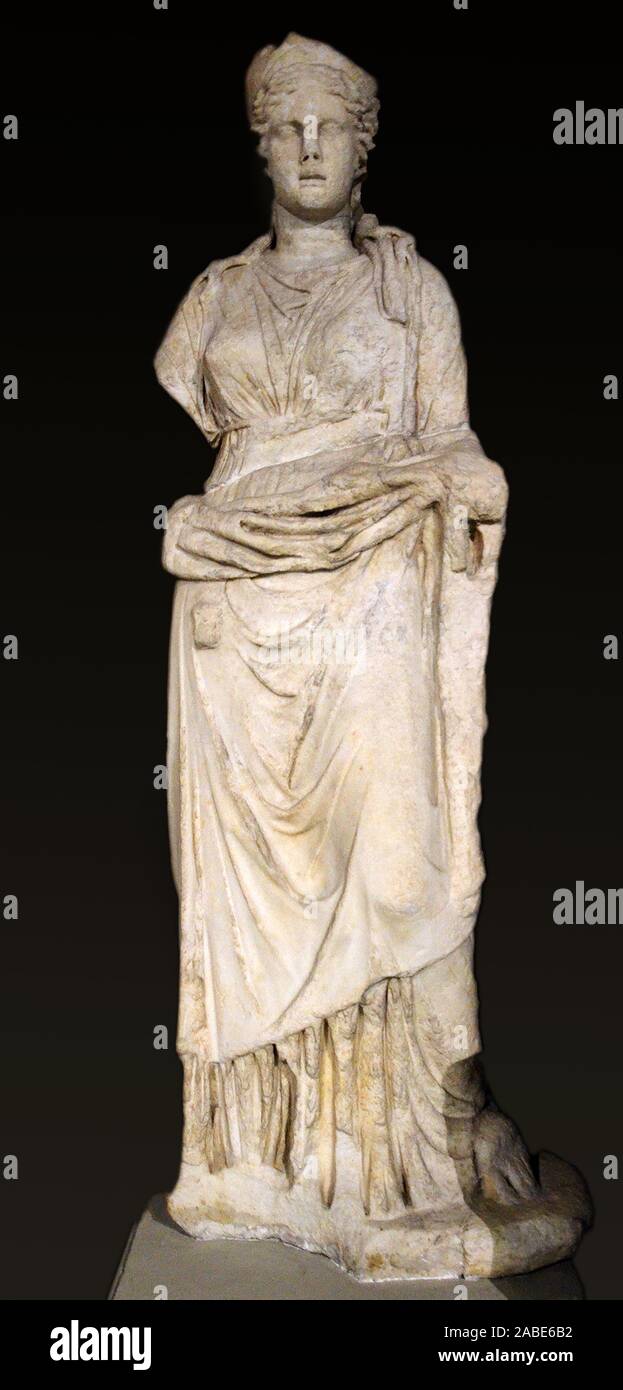 6541. Large statue of Hera, the ancient Greek goddess of women, marriage, and family. Salamis, 2nd. C. AD. Stock Photo