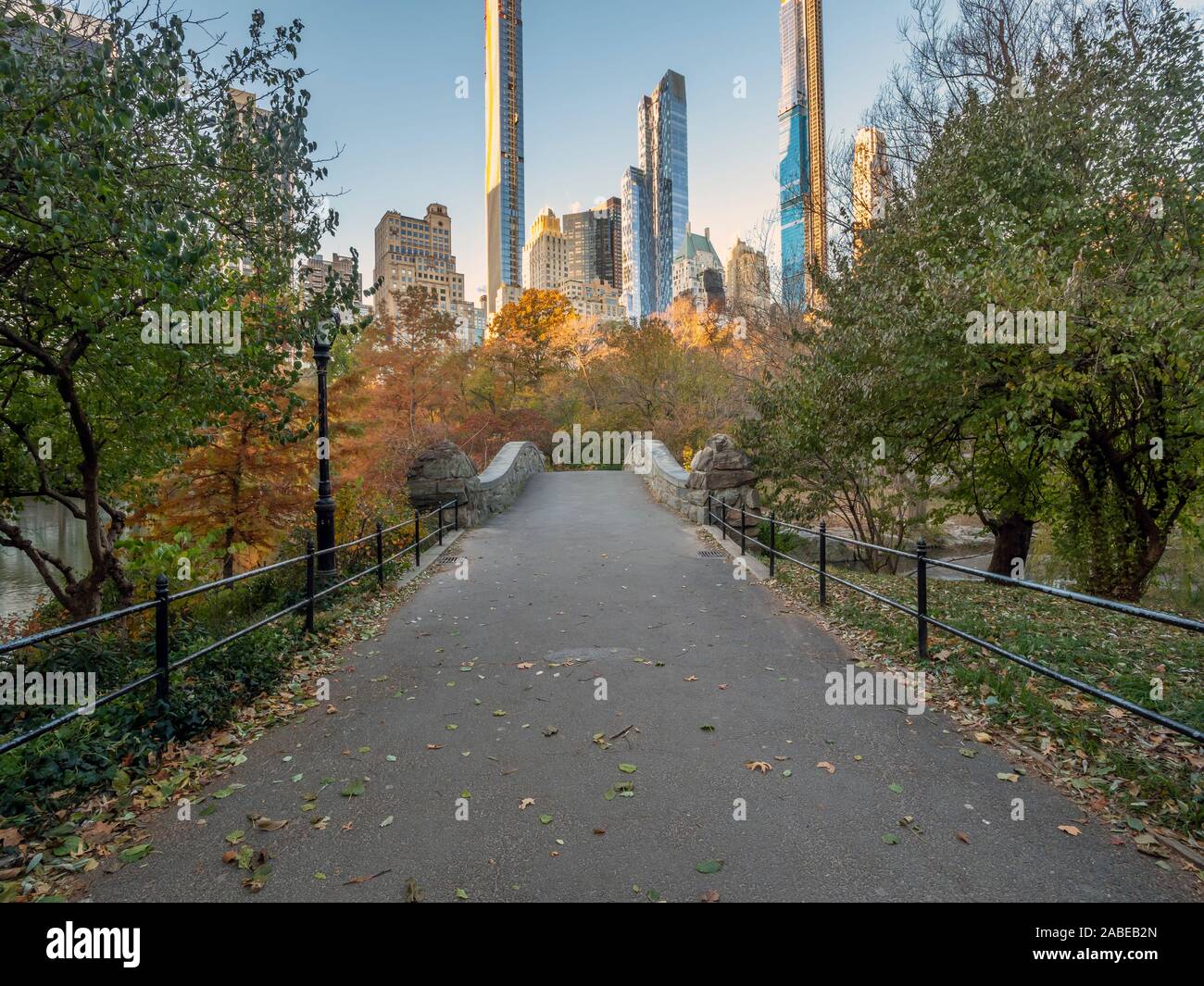 Gapstow Bridge in Central Park  in late autumn early in the morning Stock Photo