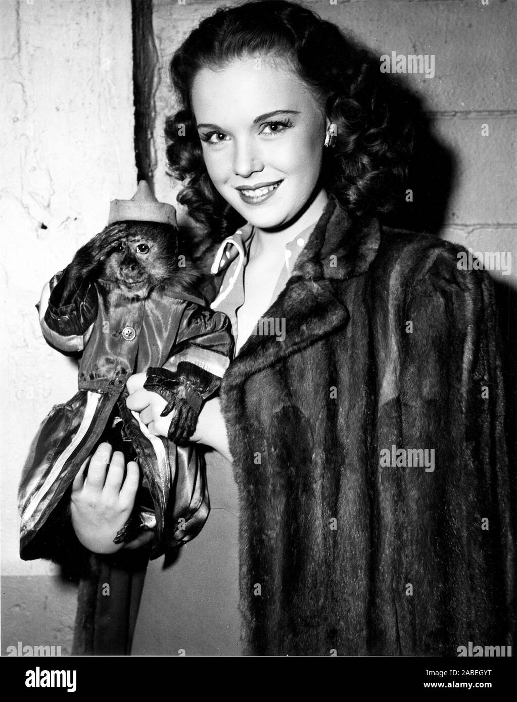 RECKLESS AGE, Gloria Jean, with 20-year-old monkey Bertha, soon to retire from show business, 1944 Stock Photo