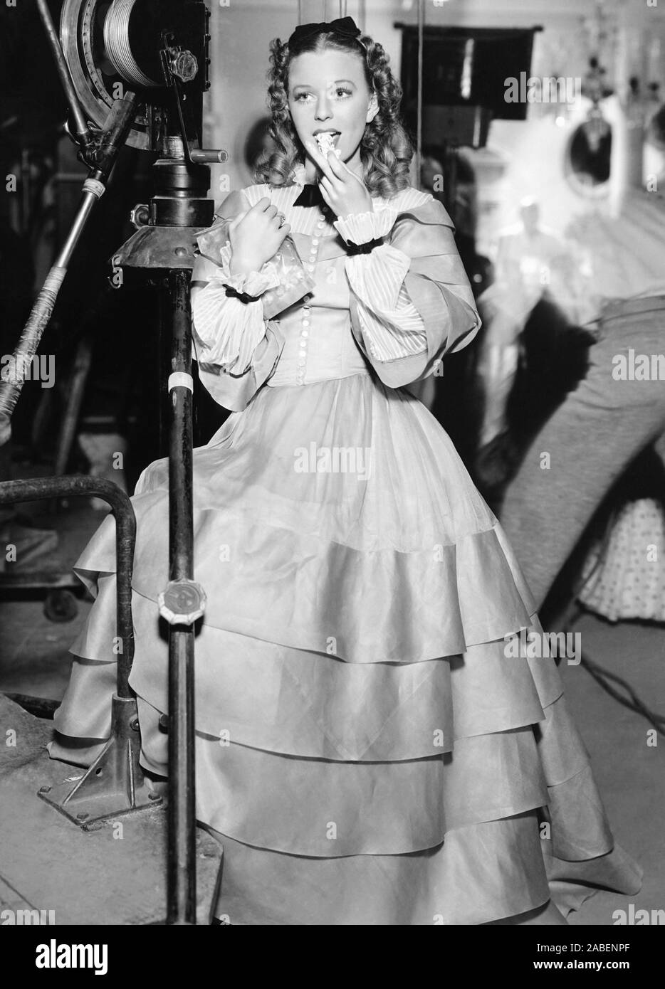 SO RED THE ROSE, Margaret Sullavan on set, 1935 Stock Photo - Alamy