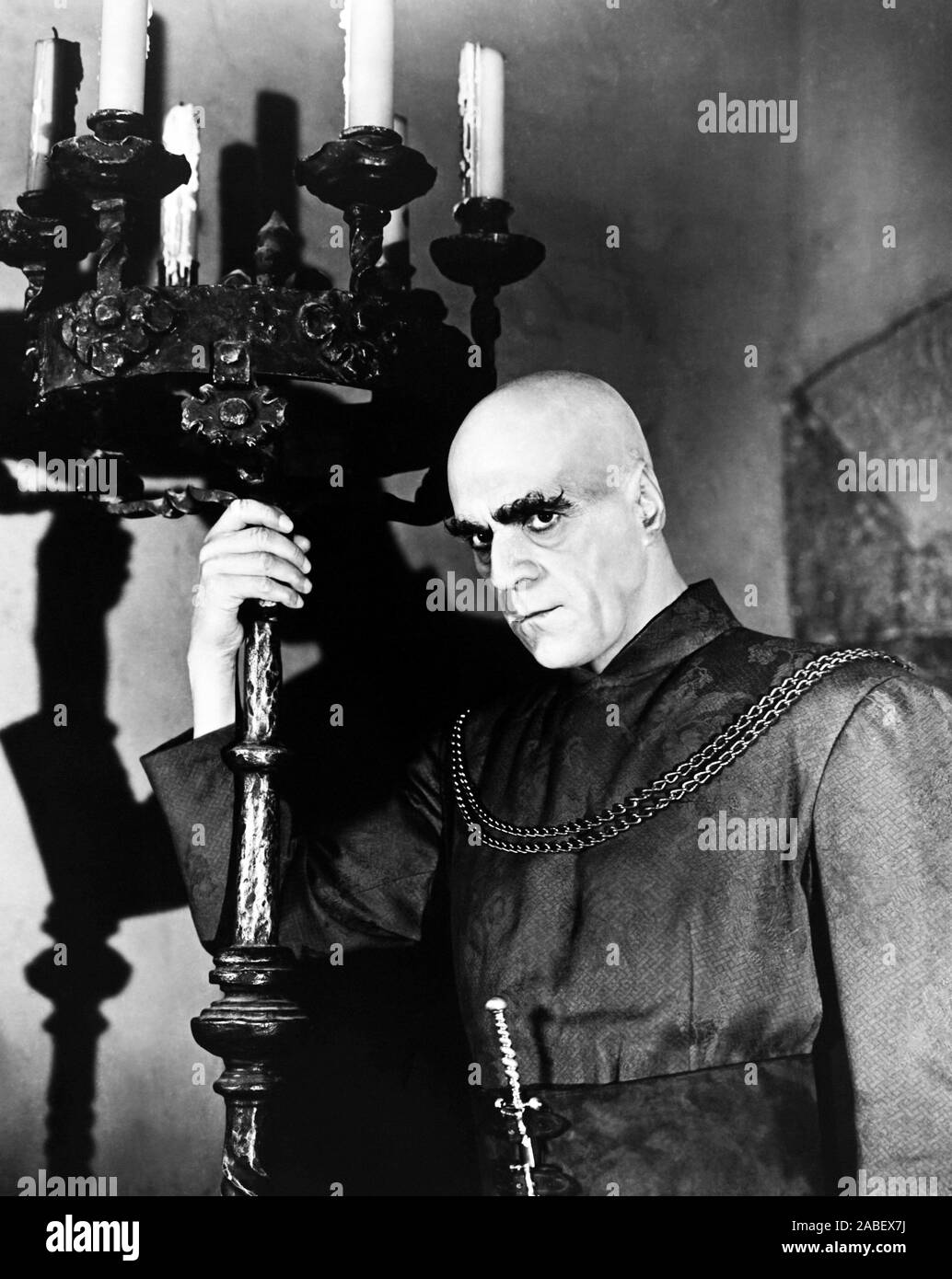 TOWER OF LONDON, Boris Karloff, 1939 Stock Photo - Alamy
