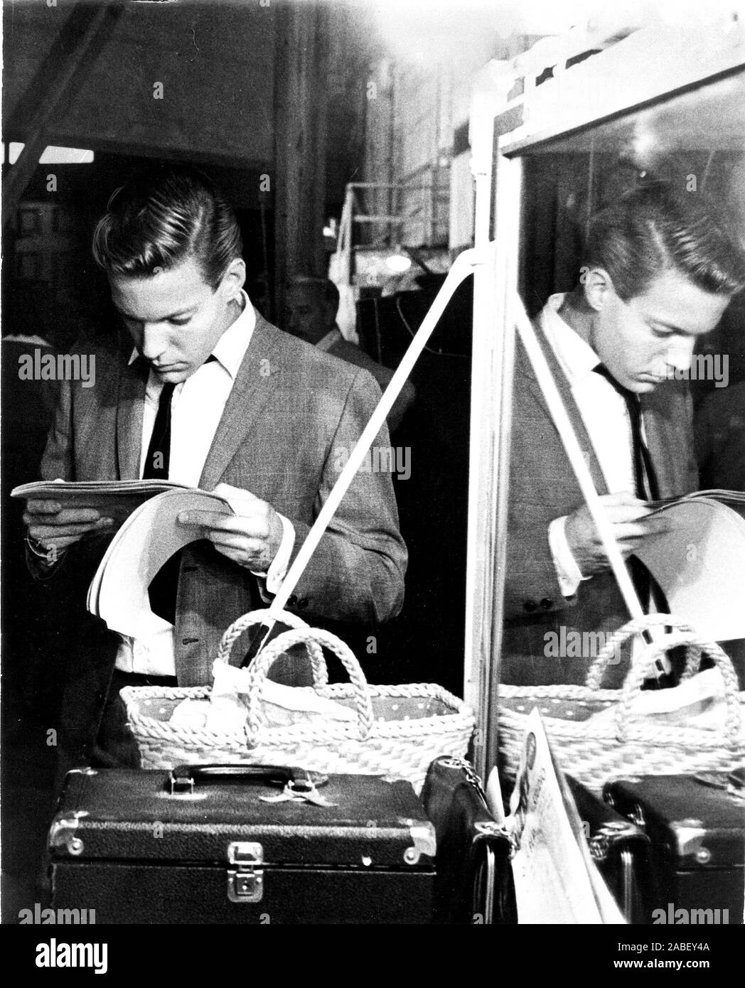 TWILIGHT OF HONOR, Richard Chamberlain, on-set, 1963 Stock Photo - Alamy