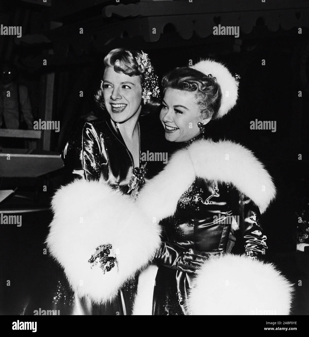 WHITE CHRISTMAS, from left Rosemary Clooney, VeraEllen on set, 1954