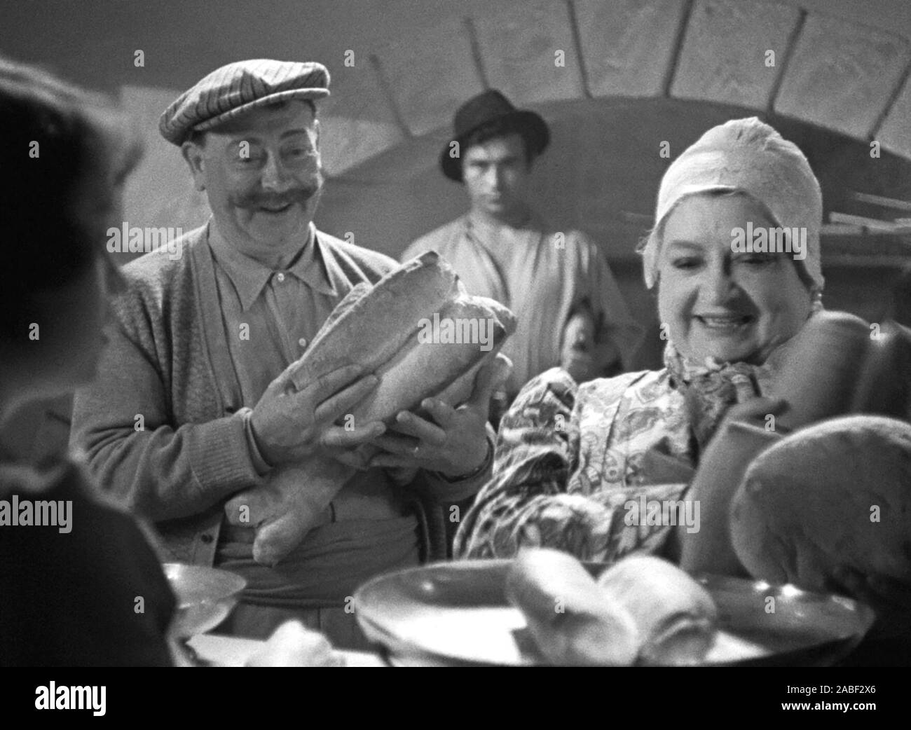THE BAKER'S WIFE, (aka LA FEMME DU BOULANGER), foreground from left ...