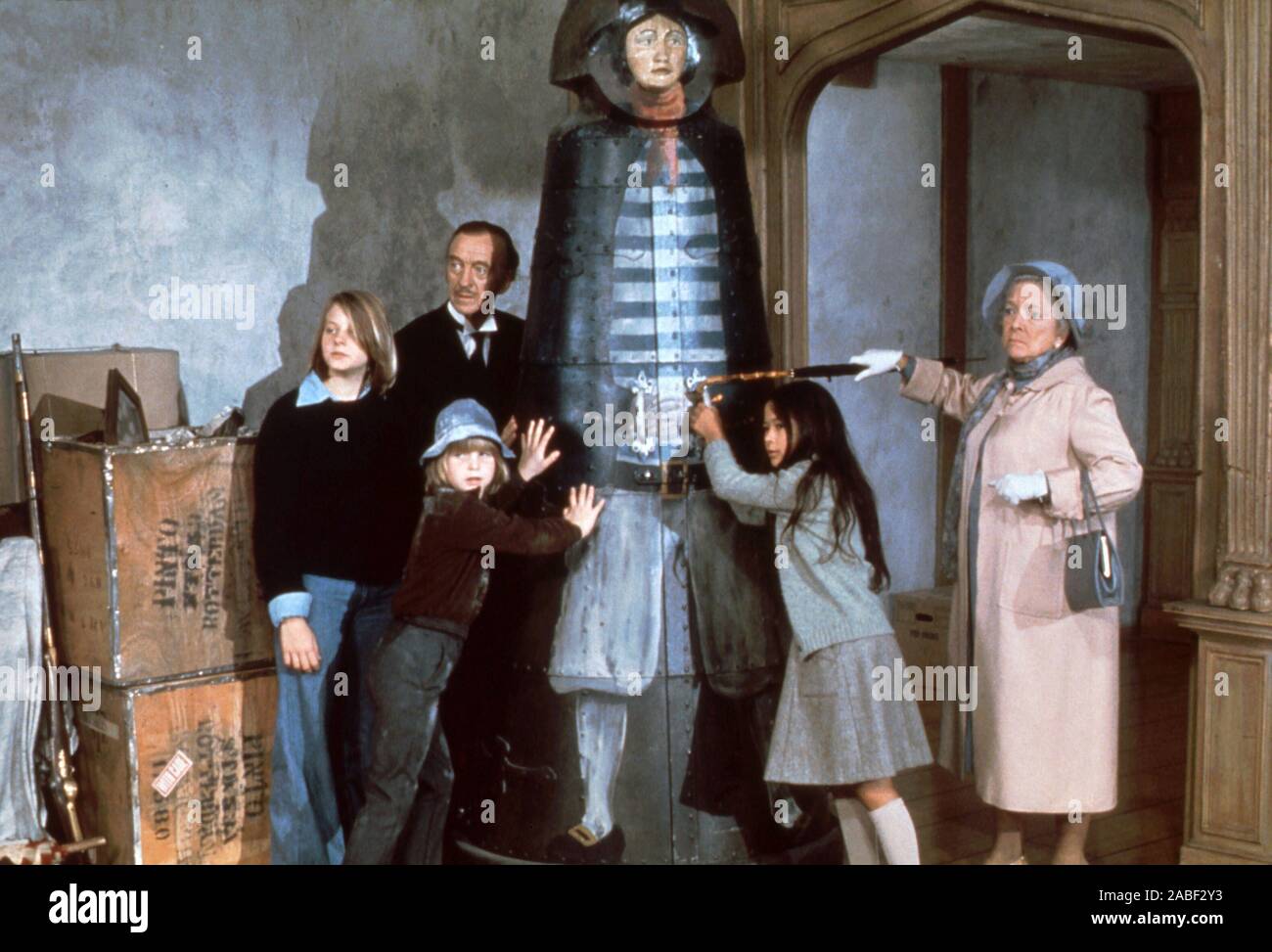 CANDLESHOE, from left Jodie Foster, David Niven, David Samuels, Sarah