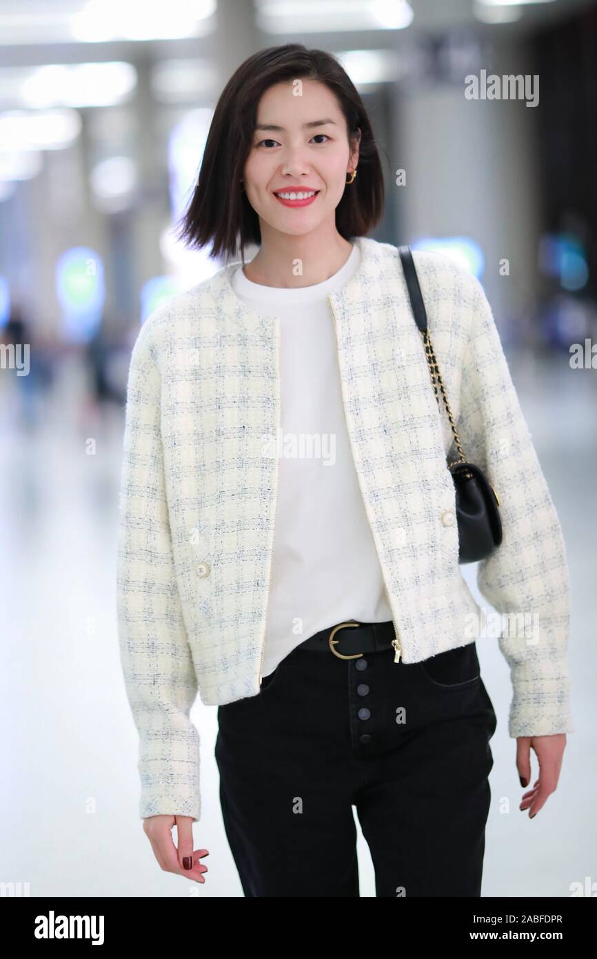 Chinese super model Liu Wen shows up at Shanghai Hongqiao Airport ...