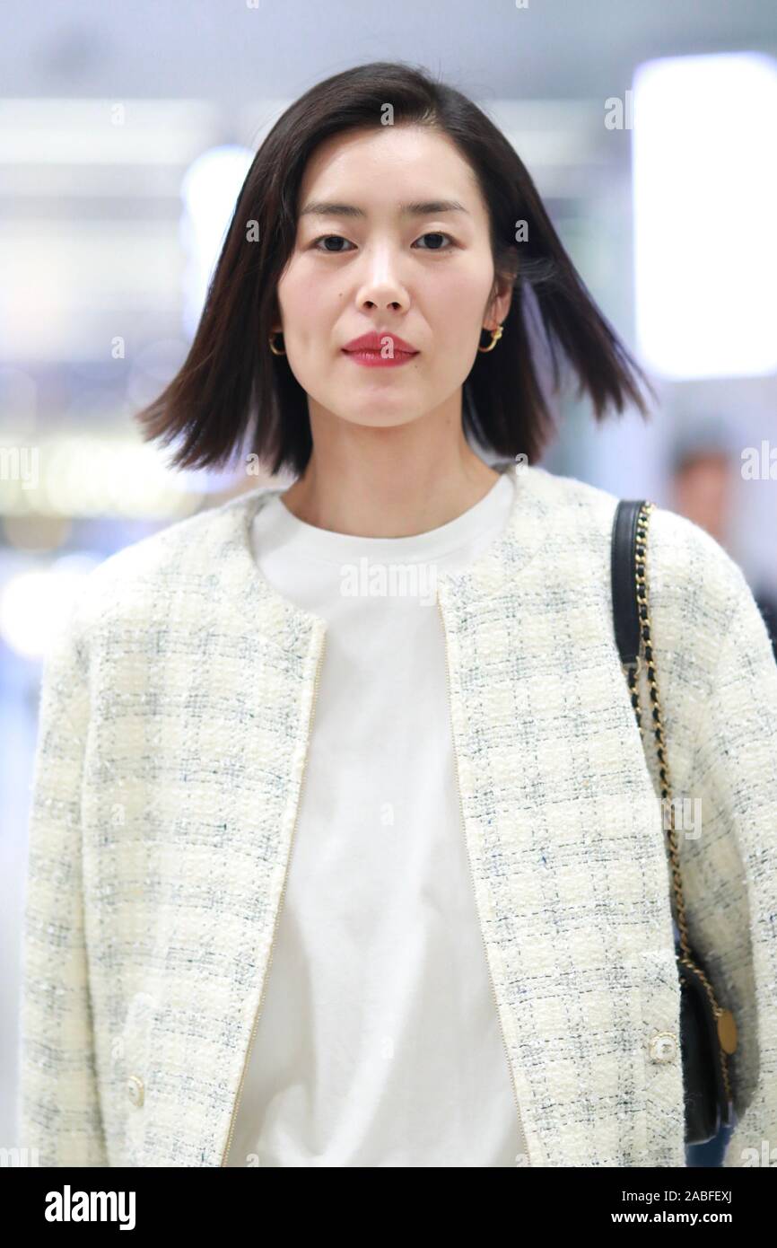 Chinese super model Liu Wen shows up at Shanghai Hongqiao Airport