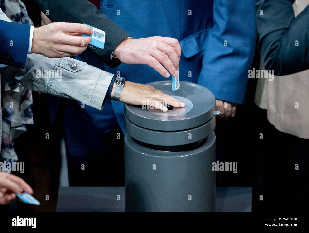 Berlin, Germany. 27th Nov, 2019. MEPs hand in their voting cards in the Bundestag after the general debate on the federal budget 2020 during the roll-call vote. Credit: Kay Nietfeld/dpa/Alamy Live News Stock Photo