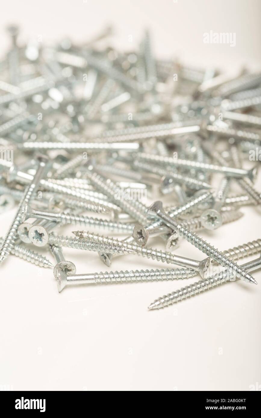 Close up shot of bright zinc plated wood screws with a countersunk prodrive head Stock Photo Alamy