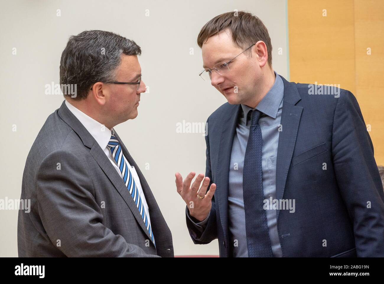 Munich, Germany. 27th Nov, 2019. Florian Herrmann (l, CSU), Head of the State Chancellery and Minister of State for Federal and European Affairs and Media, and Hans Reichhart (CSU), Minister of State for Housing, Construction and Transport, discuss during his government declaration on the topic 'Bavarian Energy Action Programme' at the 33rd session of the Bavarian Parliament. Credit: Peter Kneffel/dpa/Alamy Live News Stock Photo
