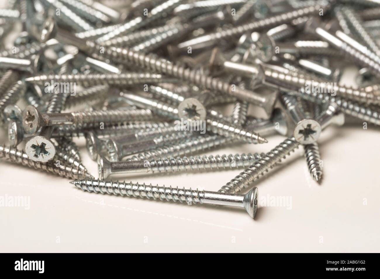 Close up shot of bright zinc plated wood screws with a countersunk prodrive head Stock Photo Alamy