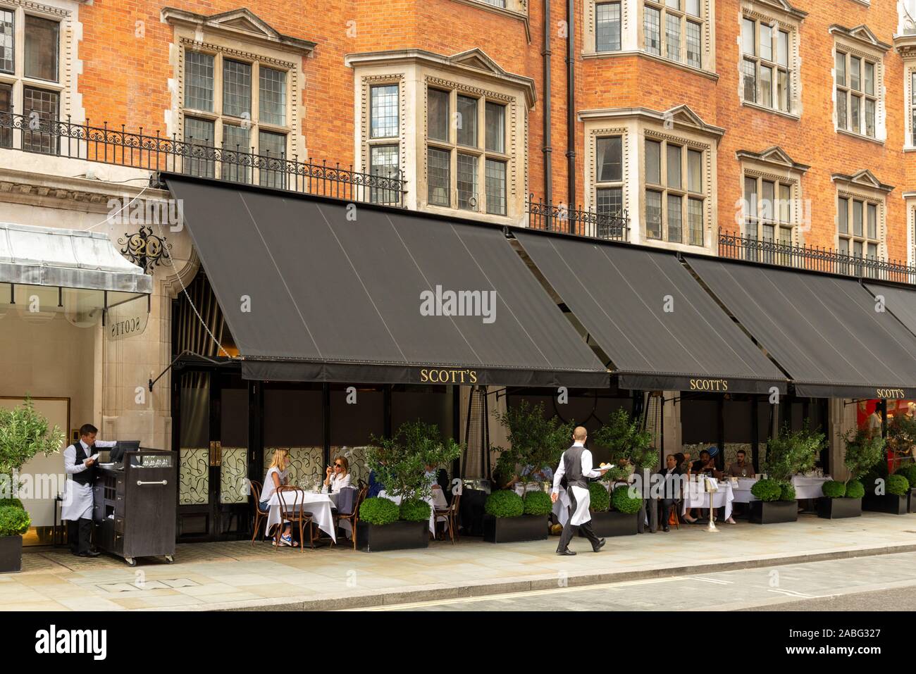 Scott's restaurant, Mount Street, Mayfair, London, UK Stock Photo