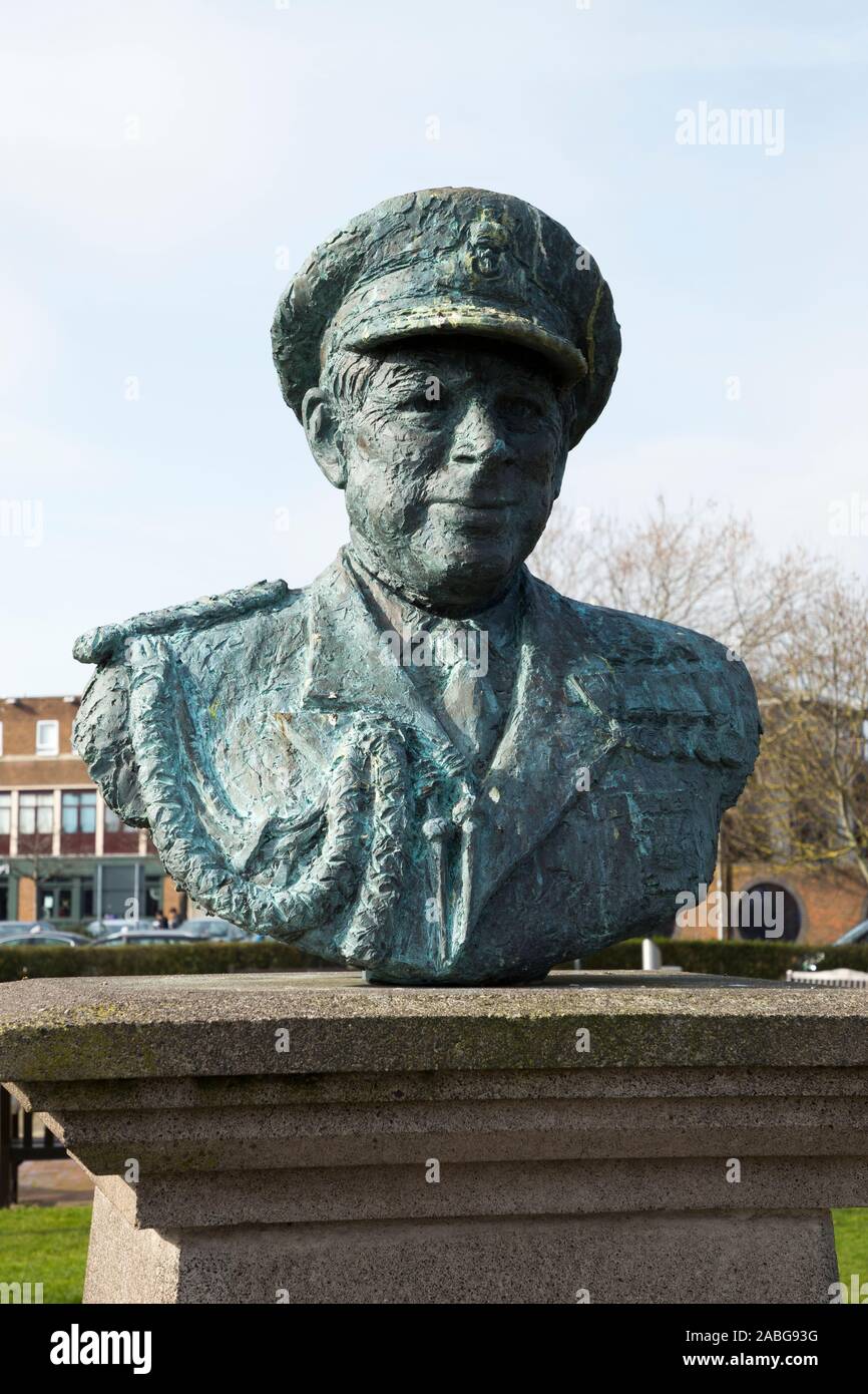 Bronze bust statue portrait of Admiral The Lord Fieldhouse – of the Falklands War – standing on a stone plinth in Falkland Garden in Gosport Hampshire, England UK (105) Stock Photo