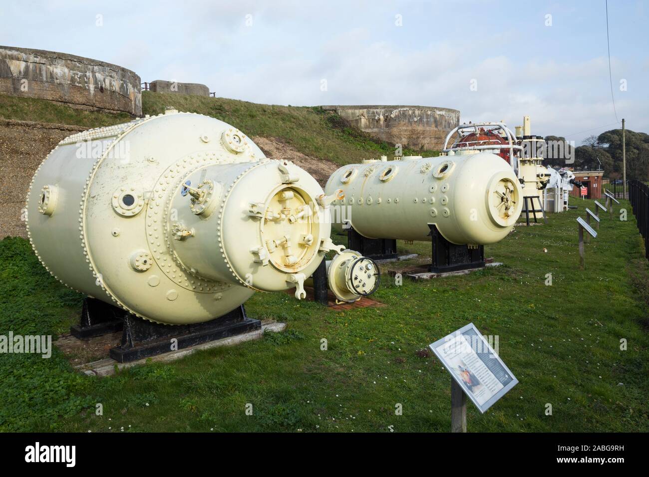 Diving chamber hires stock photography and images Alamy