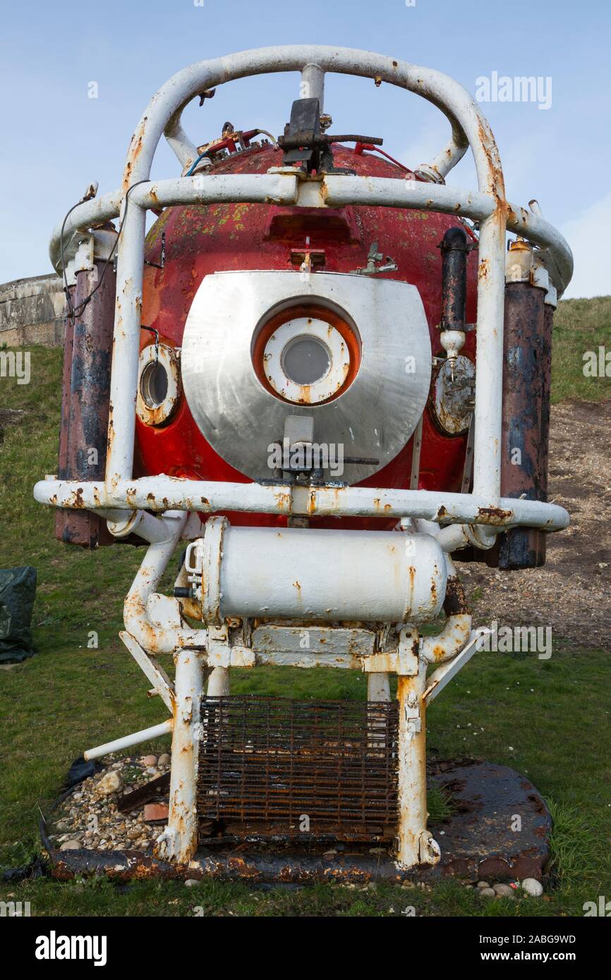 Saturation diving bell hires stock photography and images Alamy