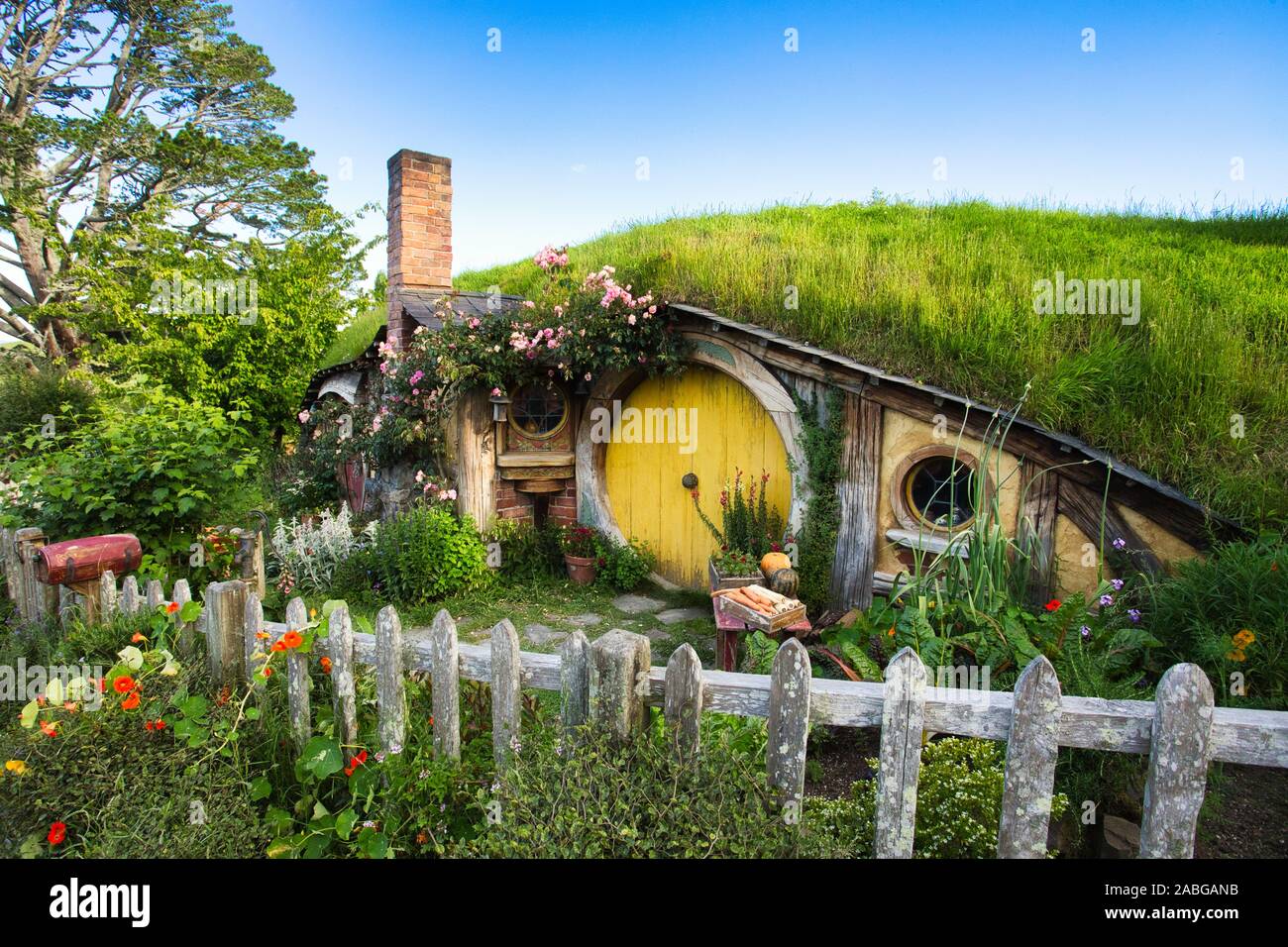 Hobbit House in the Shire, Hobbiton Movie Set, New Zealand Stock Photo