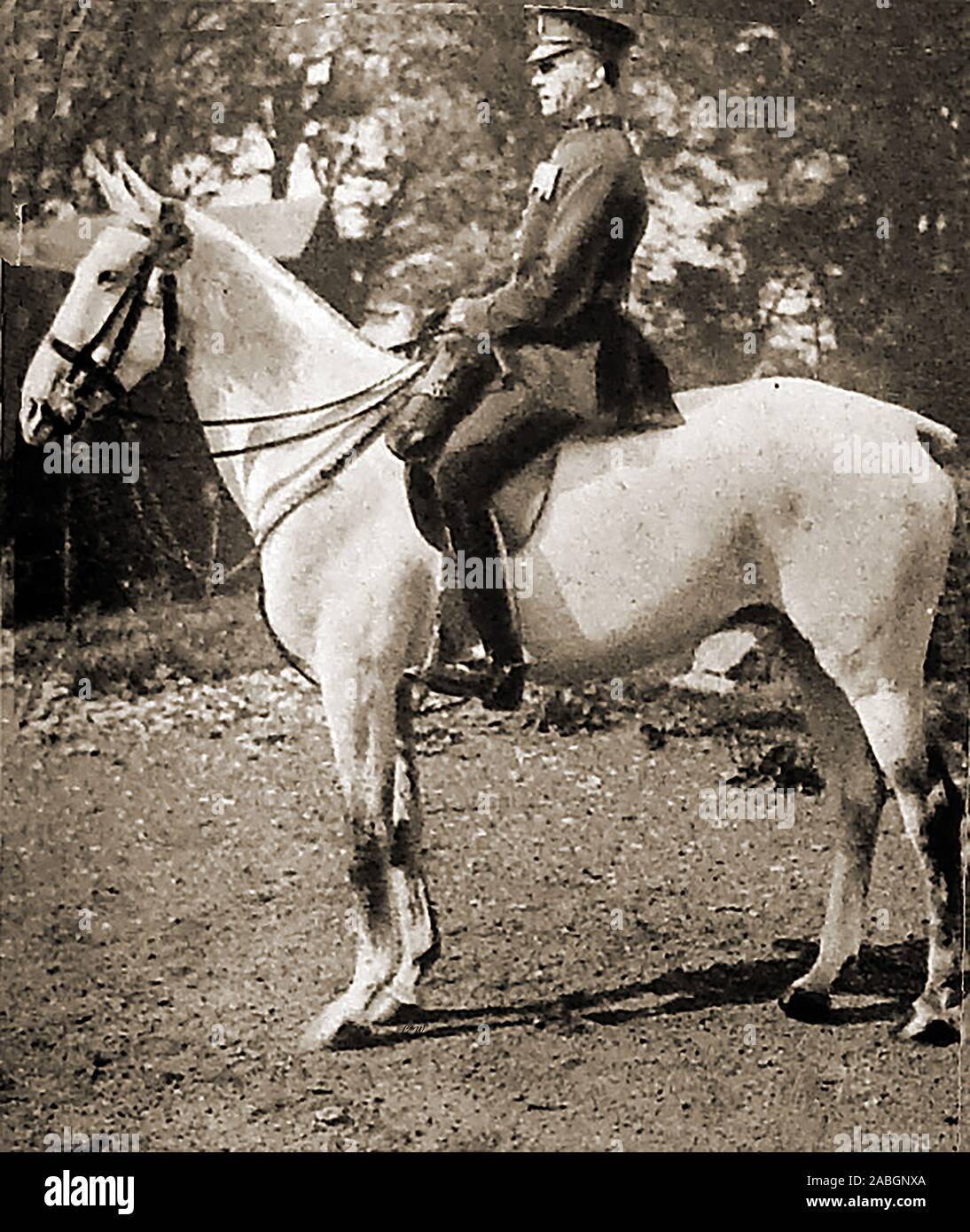 1948  vintage photograph - A British mounted policeman showing his horse skills at the Metropolitan Police Horse Show at Imber Court. Thames Ditton Stock Photo