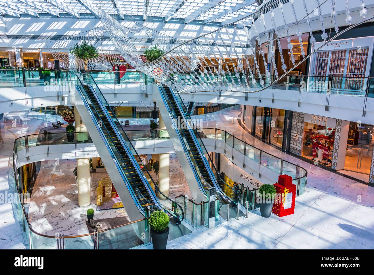 DUBAI, UNITED ARAB EMIRATES - FEB 6, 2019: Interior od Dubai Mall, United  Arab Emirates Stock Photo - Alamy