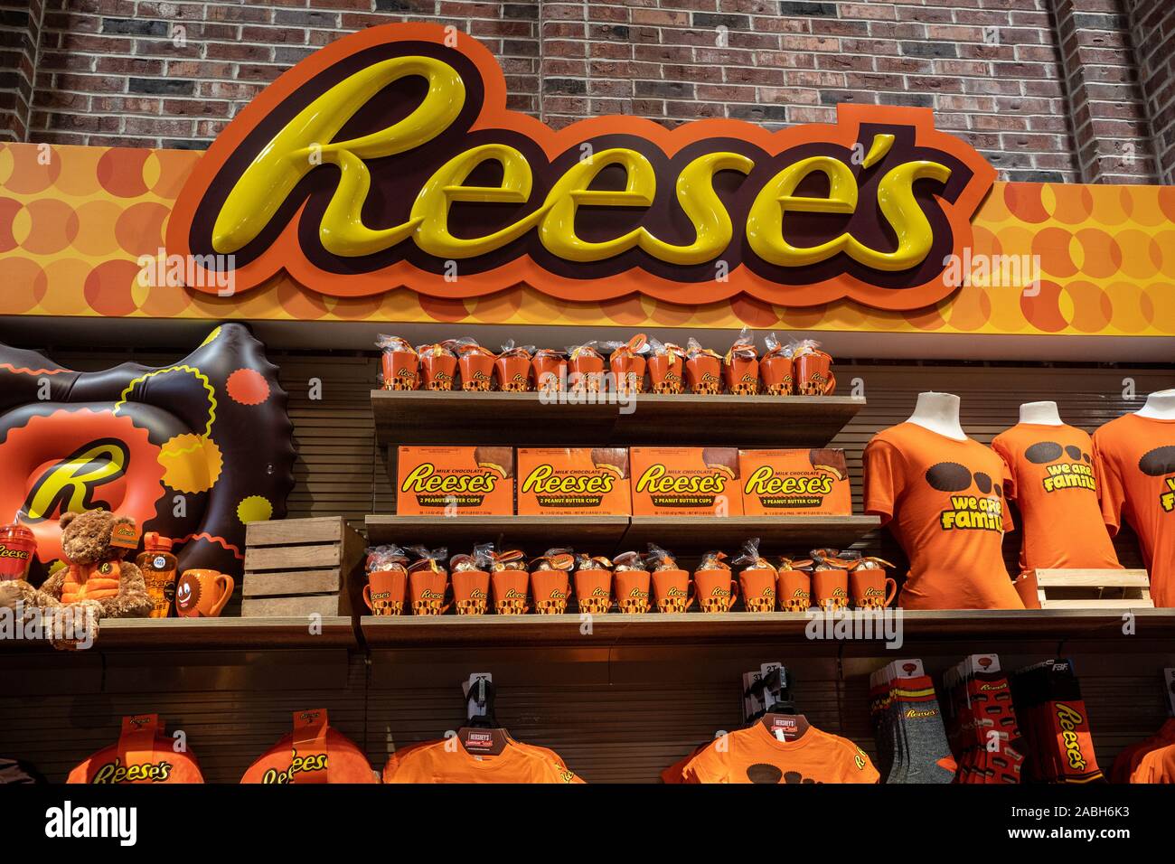 HERSHEY'S 、ハーシーズディスプレイ 1+ Thousand Hershey Display Royalty-Free Images, Stock Photos