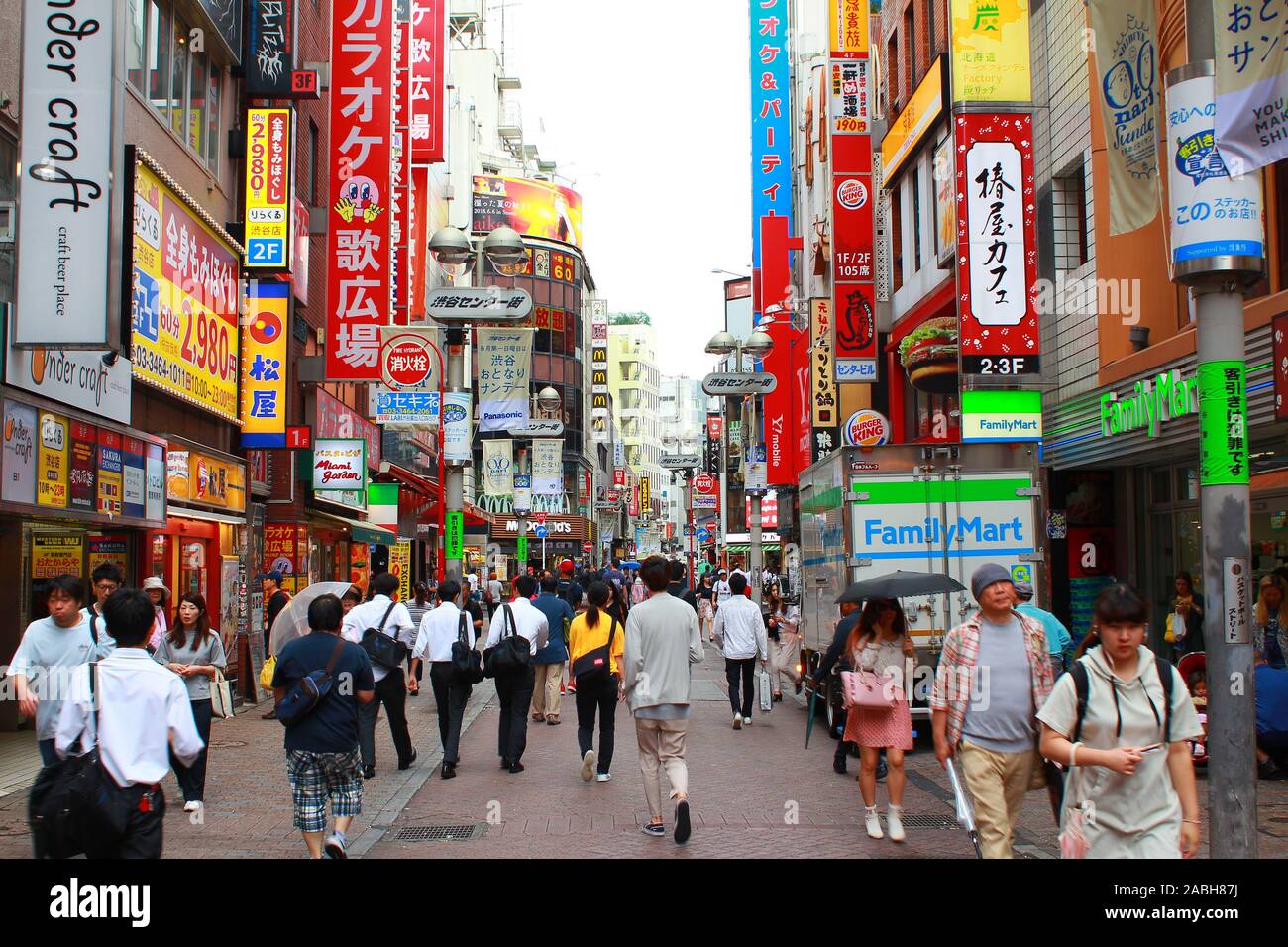 Center gai tokyo hi-res stock photography and images - Alamy