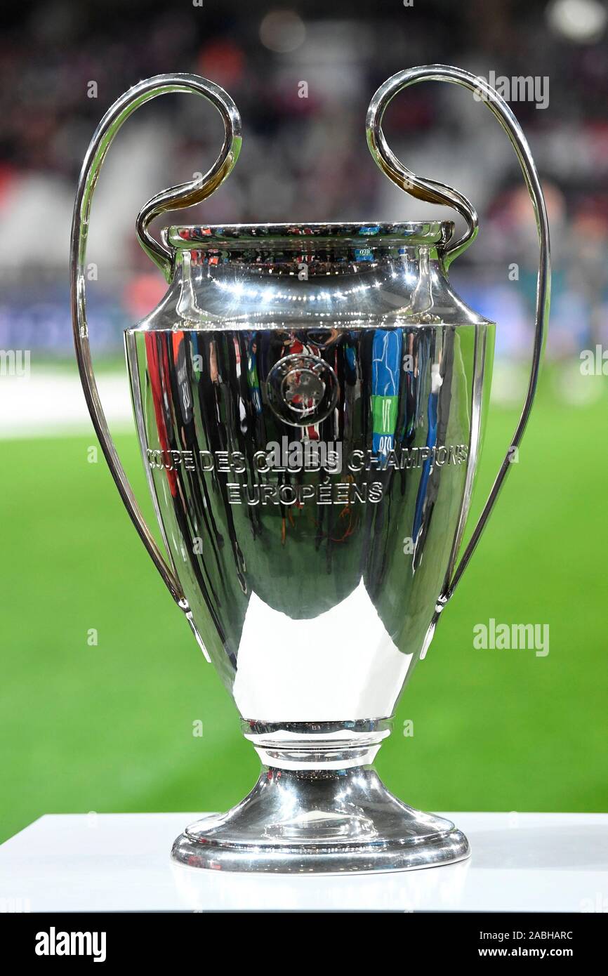 Lille, France. 27th Nov, 2019.  Stade Pierre-Mauroy , Champions League Football season 2019 / 2020.  The European Cup during the match Lille OSC - Ajax. Credit: Pro Shots/Alamy Live News Stock Photo