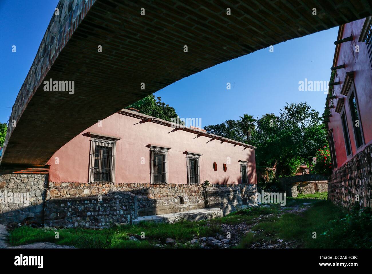 Hacienda de Los SANTOS. Stone bridge in a stream that crosses Álamos, Sonora Mexico, a magical and colonial town. This Mexican villa was known as Real de Los Alamos or Los Frayles. The City of Portals. shadows, driving, travel, tourism, architecture, tourist destination outdoors. © (© Photo: LuisGutierrez / NortePhoto.com) puente de piedra en arroyo que cruza por Álamos, Sonora México, pueblo mágico y colonial. Esta villa mexicana fue conocido como Real de Los Álamos o de los Frayles. La Ciudad de los Portales. sombras, manececer, viaje , turismo, arquitectura, destino turistico outdoors. © Stock Photo