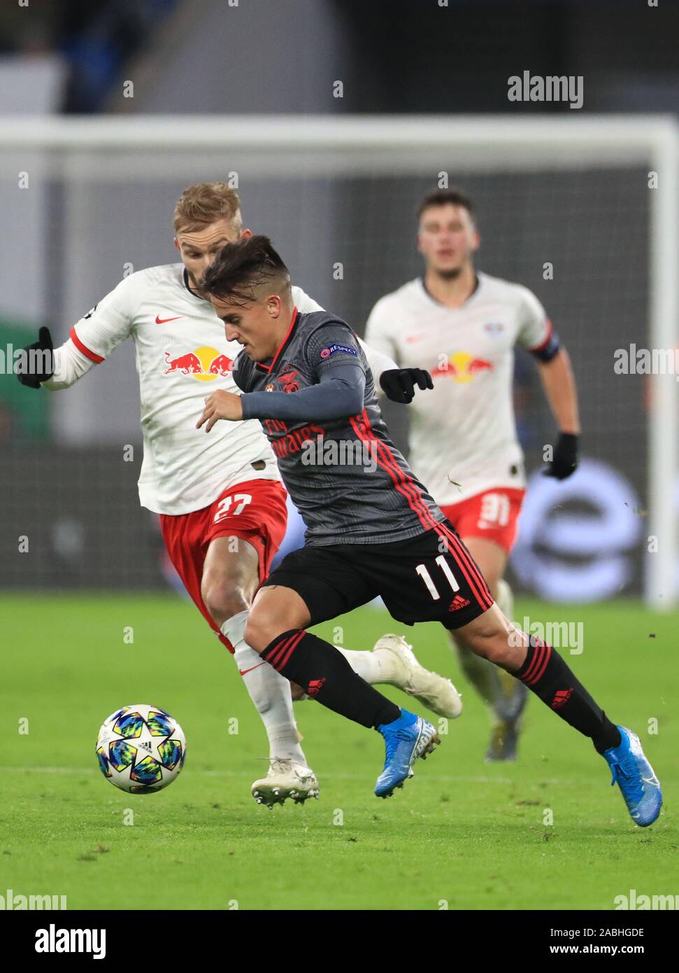Leipzig, Germany. 27th Nov, 2019. Soccer: Champions League, RB Leipzig - Benfica Lisbon, Group stage, Group G, 5th matchday. Benficas Franco Cervi (r) and Leipzig's Konrad Laimer fight for the ball. Credit: Jan Woitas/dpa/Alamy Live News Stock Photo