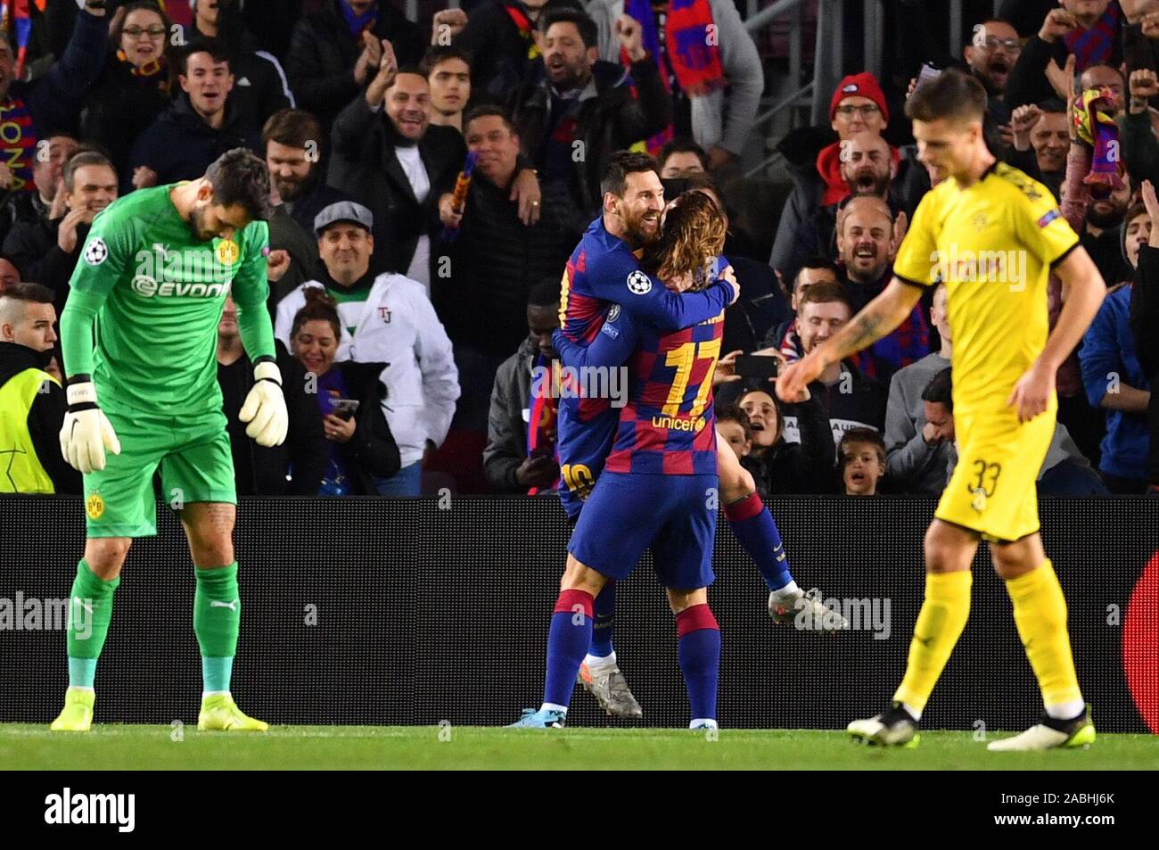 Barcelona, Spain. 27th Nov, 2019. Soccer: Champions League, Group stage, Group F, 5th matchday, FC Barcelona - Borussia Dortmund at Camp Nou. Barcelona's Lionel Messi (M) cheers his 2-0 goal with Barcelona's Antoine Griezmann. Dortmund's goalkeeper Roman Bürki (l) and Dortmund's player Julian Weigl (r) are disappointed. Credit: Marius Becker/dpa/Alamy Live News Stock Photo