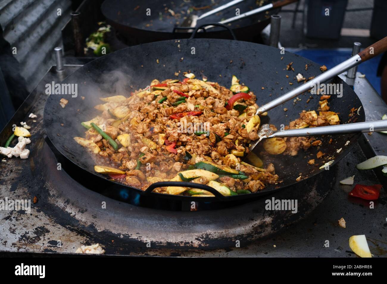 https://c8.alamy.com/comp/2ABHRE6/stir-frying-meat-and-vegetables-in-a-giant-wok-at-a-night-market-2ABHRE6.jpg