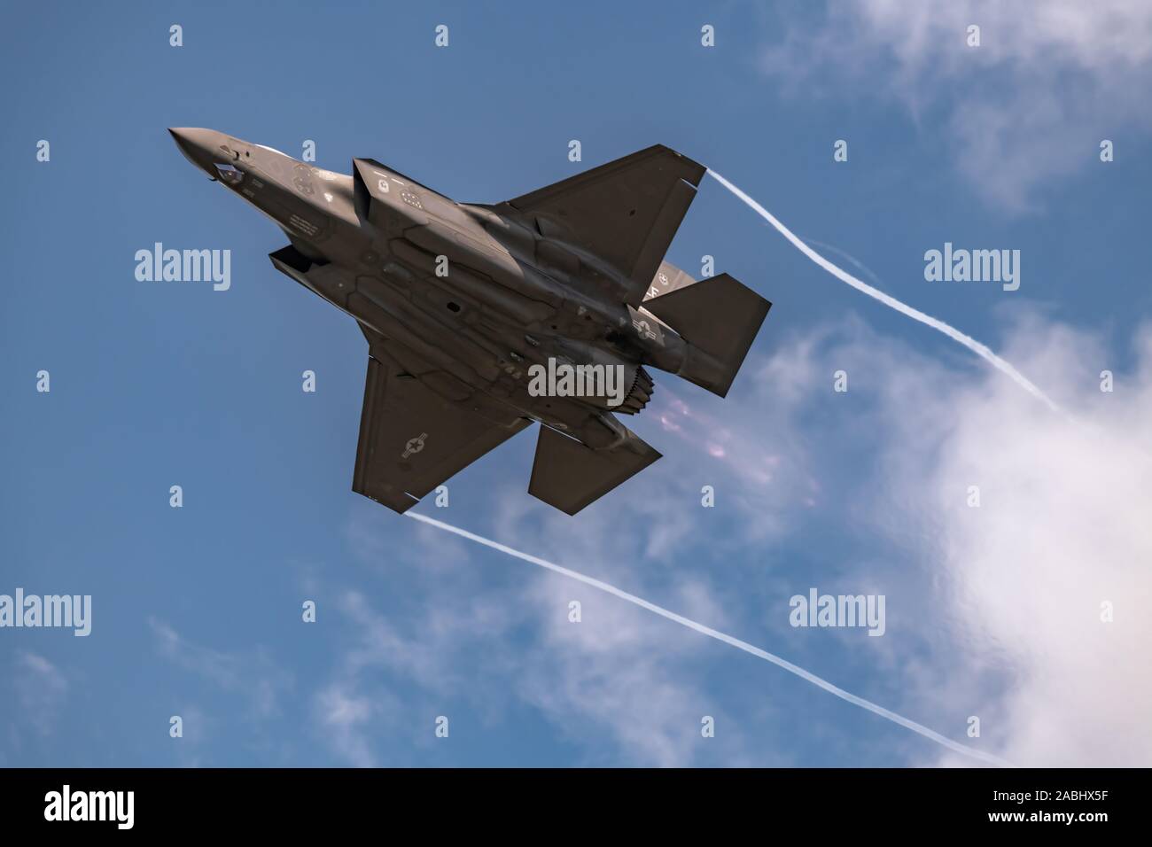 F35 fighter jet cockpit hi-res stock photography and images - Alamy