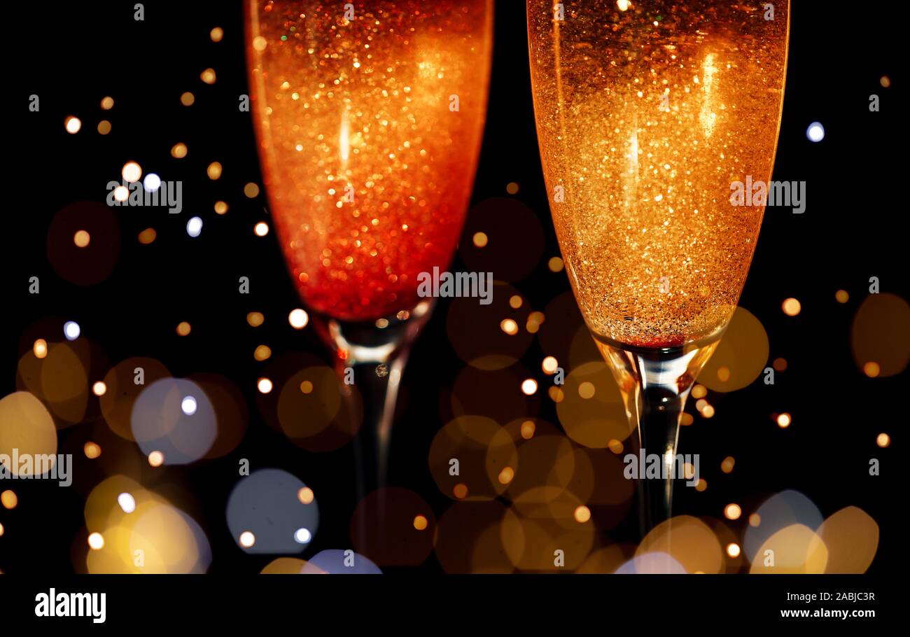 Two champagne glasses splash with drops hi-res stock photography and ...