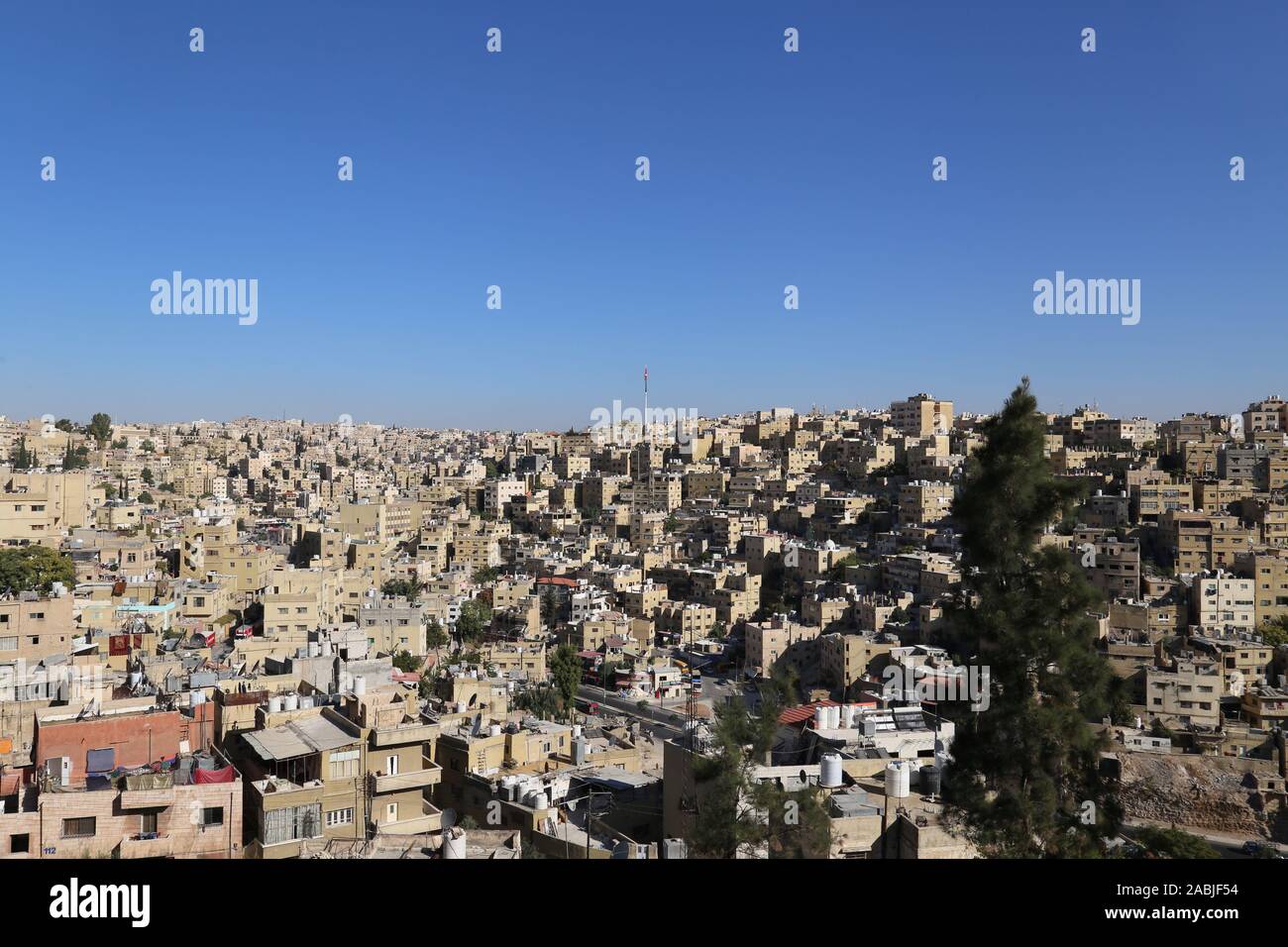 Wadi Al Haddadeh and Jabal Al Qusur, as seen from Al Qalah Street