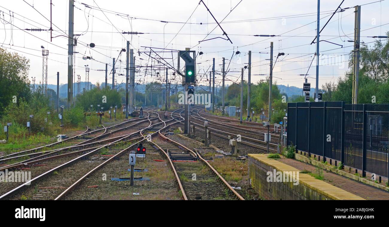 Railway line junction, Warrington Bank Quay, Warrington, Cheshire, England,UK, WA1 - WCML electrified with overhead cables Stock Photo