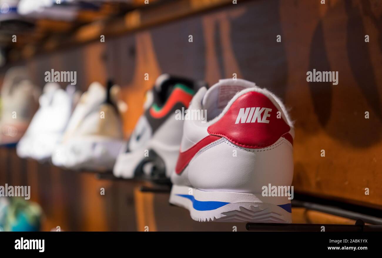 Escultura Metro Microprocesador Nike Shoes Display High Resolution Stock Photography and Images - Alamy Escultura Metro Microprocesador Nike Shoes Display High Resolution Stock Photography and Images - Alamy