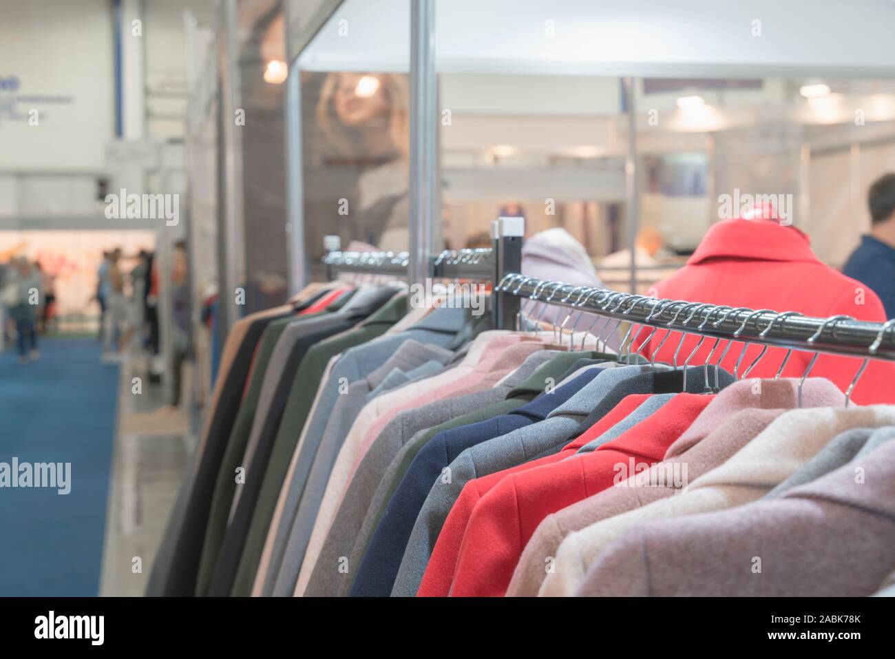 Women wear long coats hi-res stock photography and images - Alamy