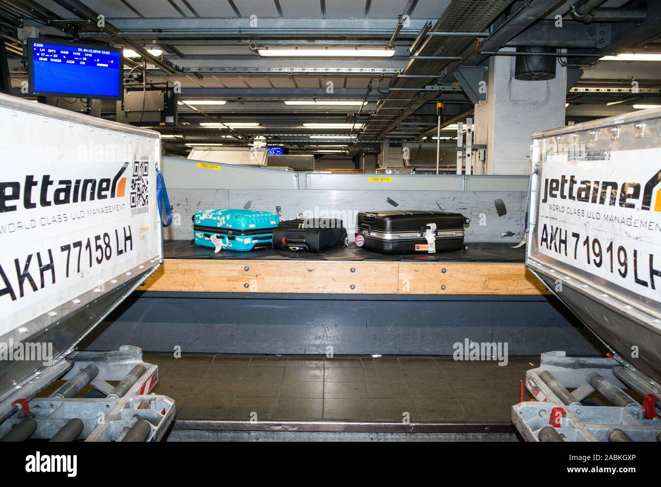 Behind the scenes of baggage handling at Munich Airport. [automated