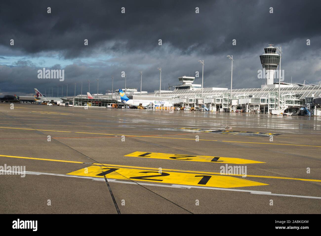 Apron of Munich Airport [automated translation] Stock Photo Alamy