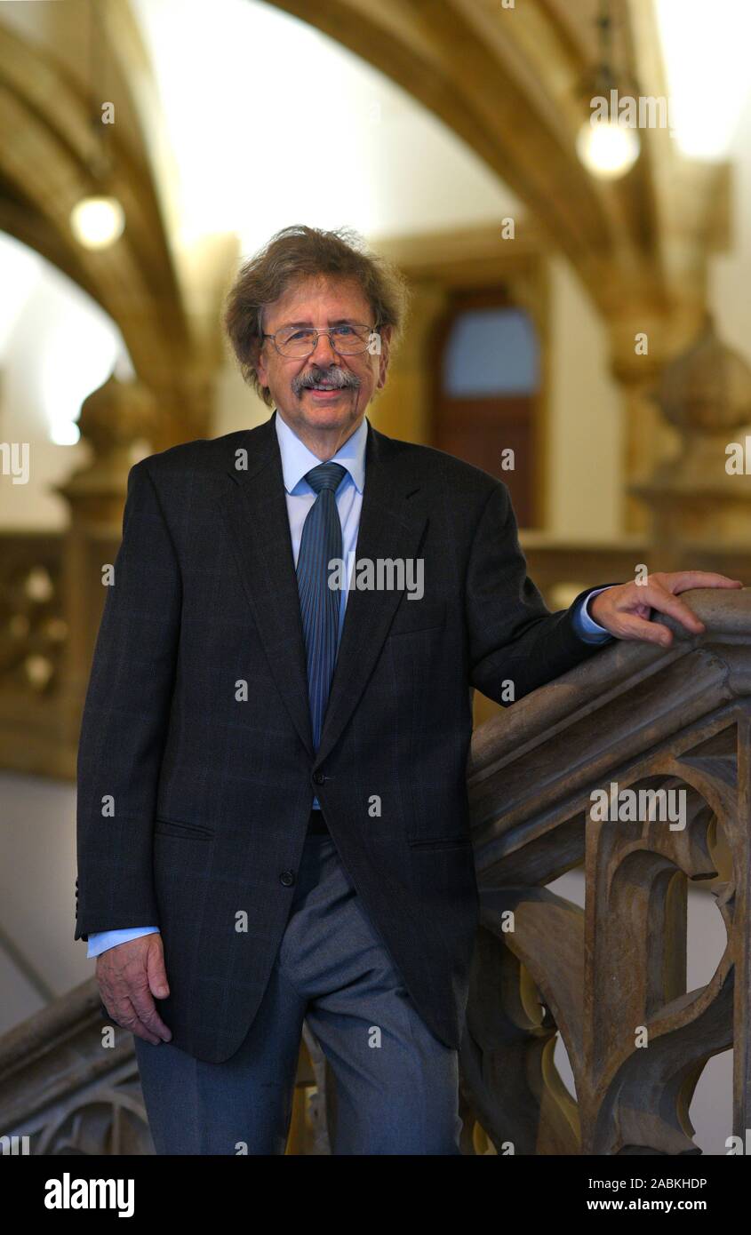 Professor Dr. Reinhard Roos, Chief Physician of the Clinic for Paediatrics and Youth Medicine at Harlaching Hospital, has been awarded the medal 'Munich shines - The friends of Munich'. The picture shows him in Munich City Hall. [automated translation] Stock Photo