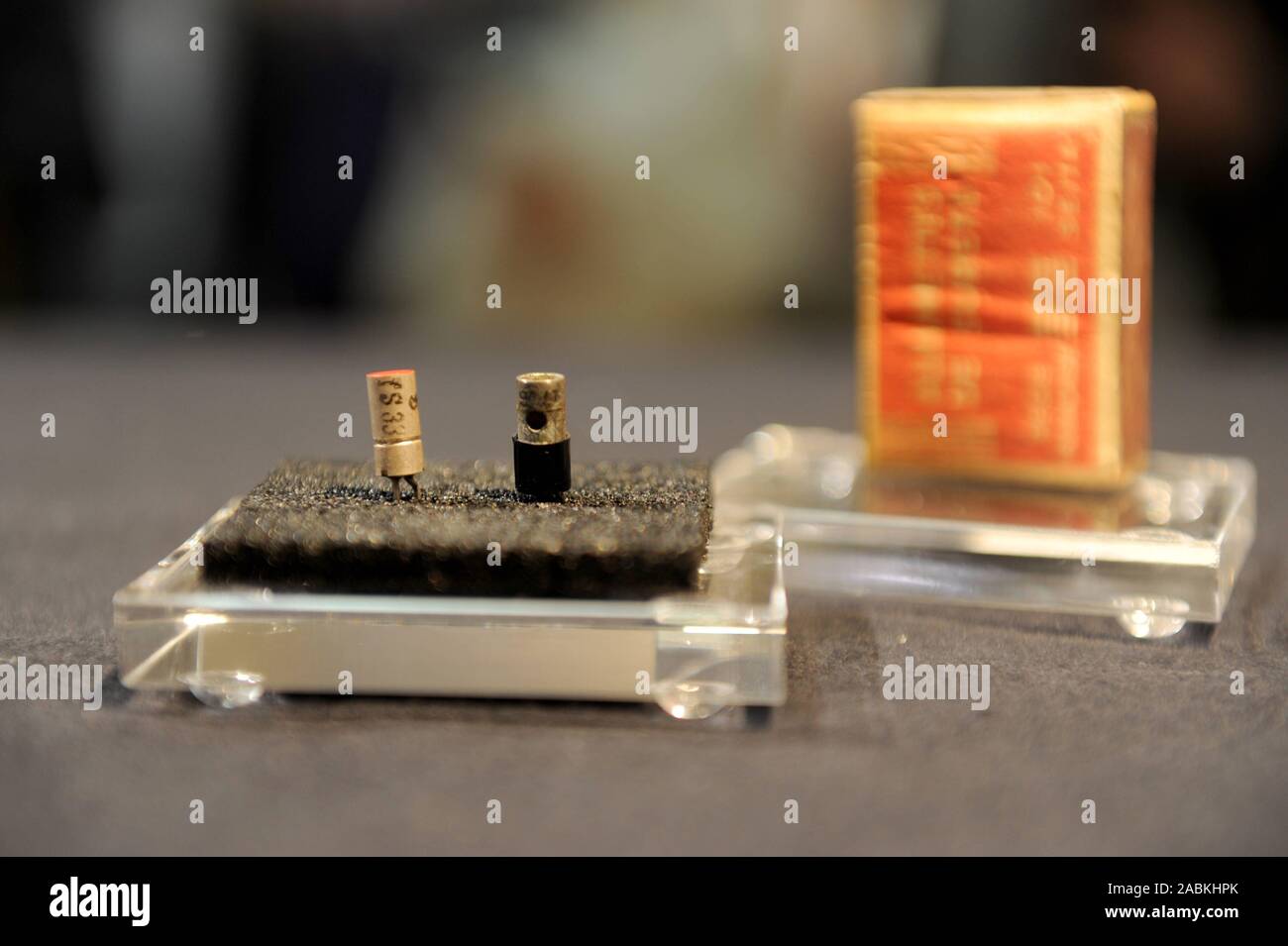 One of the first functioning transistors worldwide can now be seen in the Deutsches Museum in Munich. The historic Infineon loan with the number 9 came to Germany in 1952 in a matchbox from the USA. [automated translation] Stock Photo