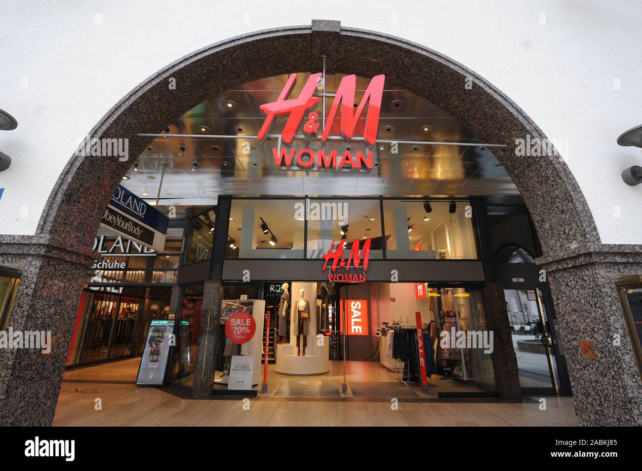 Neuhauser strasse shopping street hi-res stock photography and images -  Alamy