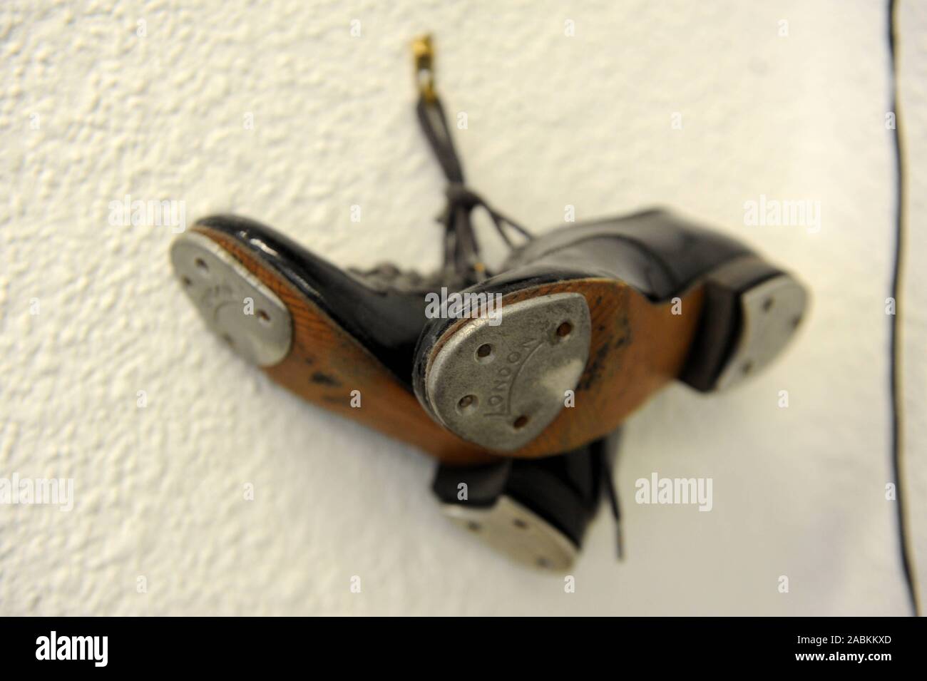 Tap dancing shoes in a dance school in Munich. [automated translation