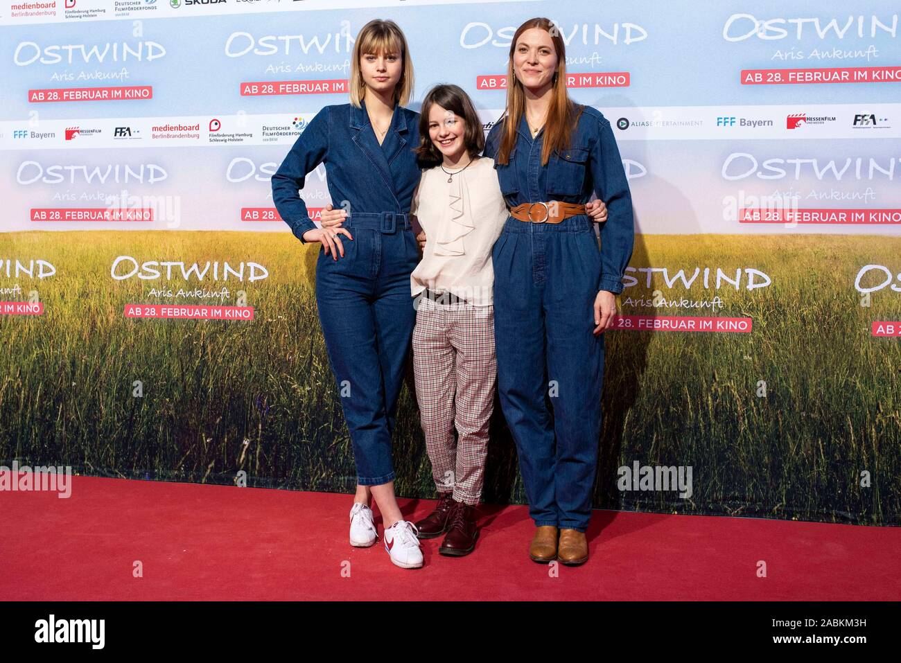 The actresses Hanna Binke (l.) and Luna Paiano from the film 'Ostwind - Aris Ankunft' pose with director Theresa von Eltz (r.) on the red carpet at Equilaland in Munich (Upper Bavaria) on Sunday, February 18, 2019. [automated translation] Stock Photo