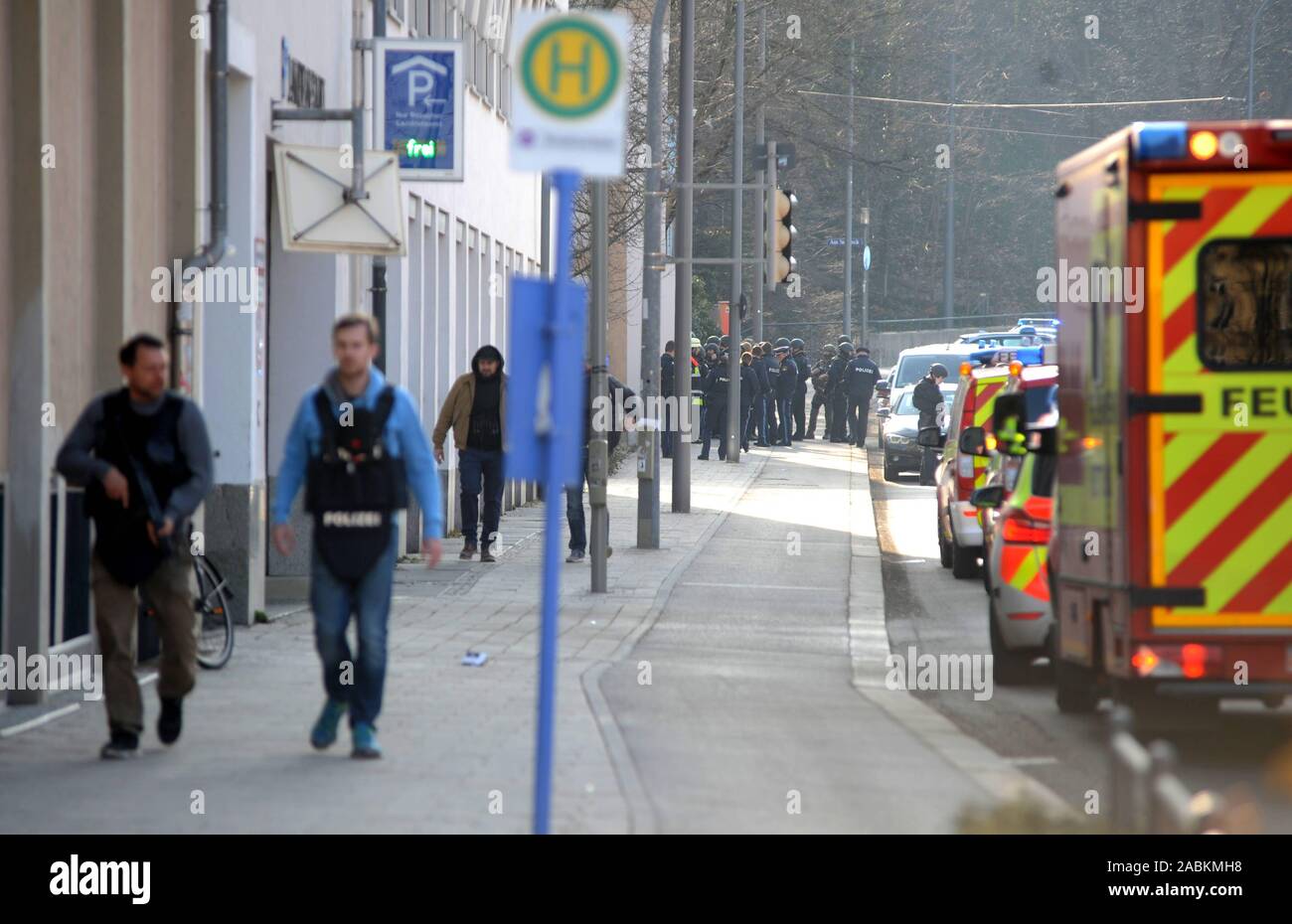 After shots were fired at the construction site of the former prison Neudeck in der Au with two fatalities, the police cordoned off the crime scene on a large scale. [automated translation] Stock Photo