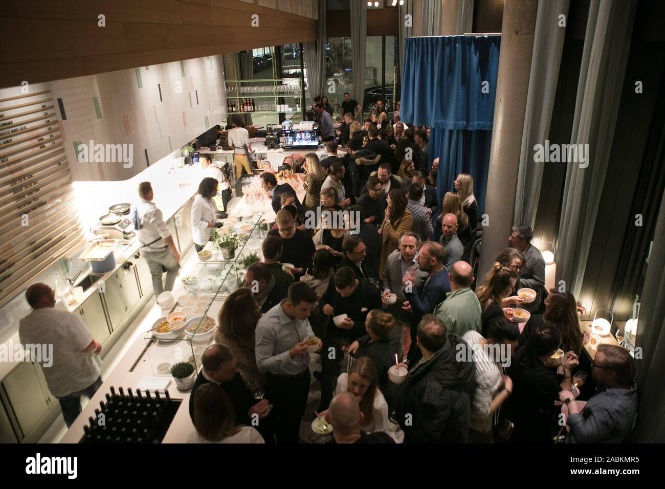 Guests at the opening of the day café "Lilli P." at the Lilly-Palmer-Straße  at Arnulfpark. [automated translation] Stock Photo - Alamy