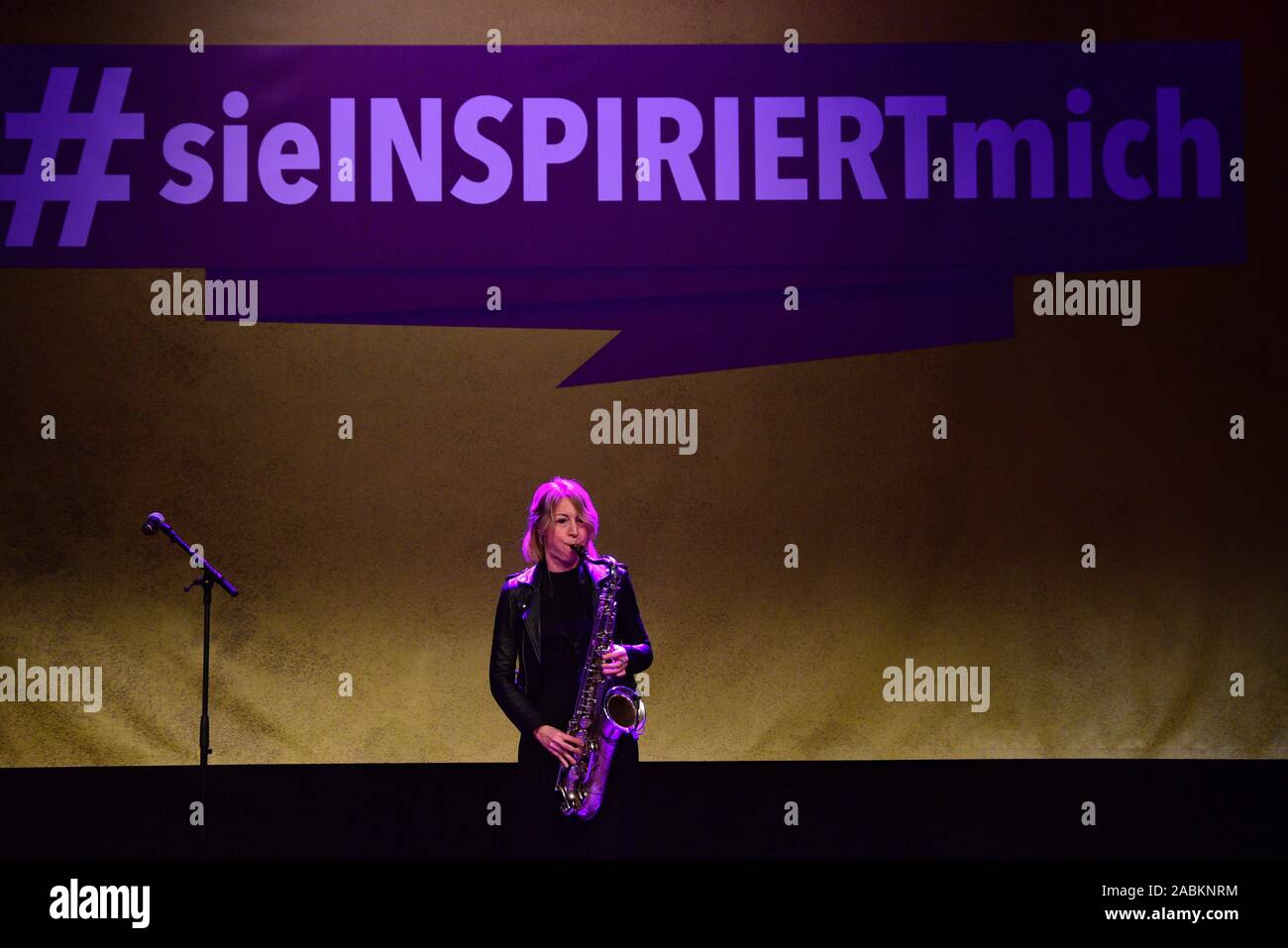 The musician Stephanie Lottermoser plays at the cultural festival '#sieINSPIRIERTmich' in Munich's Muffathalle on International Women's Day and on the occasion of the 100th anniversary of women's suffrage. [automated translation] Stock Photo