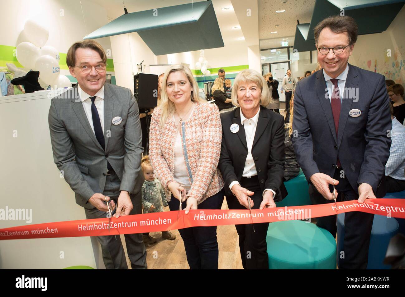 From left to right: Matthias Tschöp, CEO of Helmholtz Zentrum München, Health Minister Melanie Huml, Anette-Gabriele Ziegler, Director of the Institute for Diabetes Research at Helmholtz Zentrum München, and Peter Henningsen, Dean of the Faculty of Medicine at Technische Universität München at the opening of the new study centre at the Institute for Diabetes Research at Helmholtz Zentrum München. [automated translation] Stock Photo