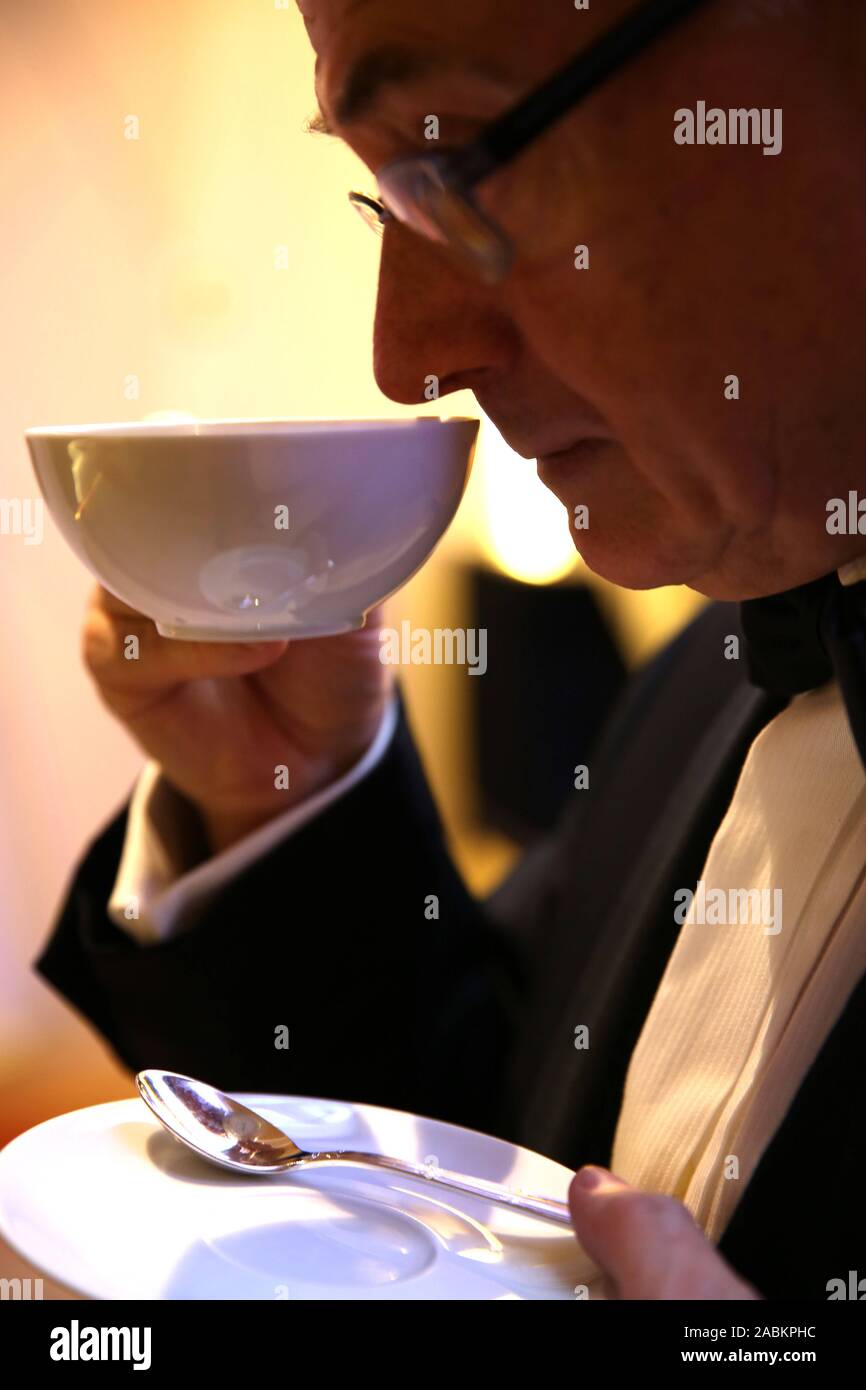Tea sommelier Joel Belouet at work in the lounge of the Munich hotel